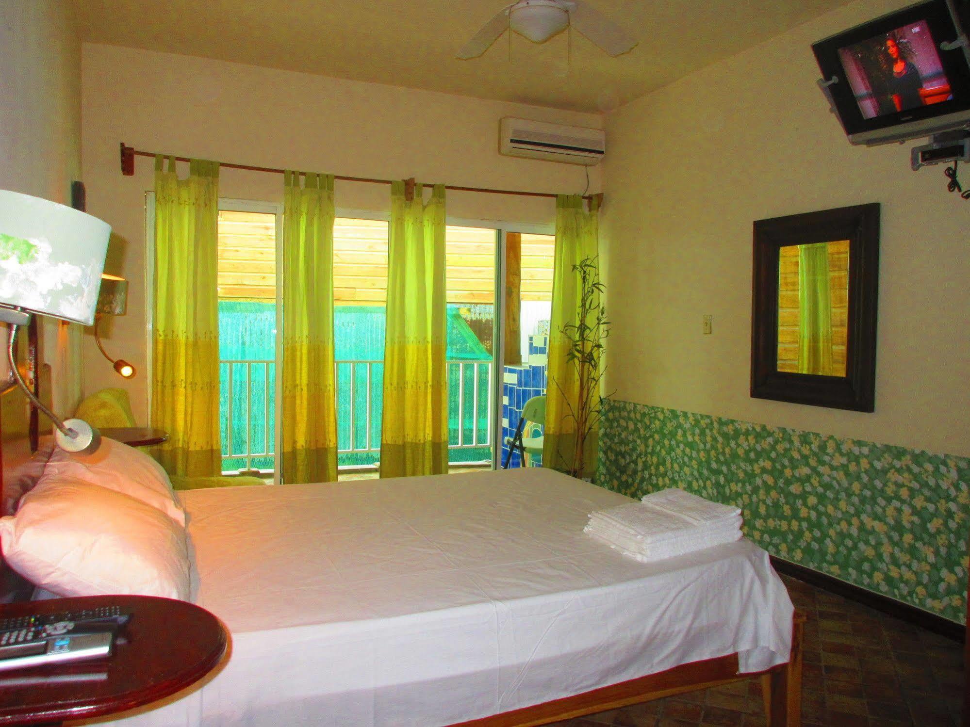 Los Balcones Over The Sea Hotel Bocas del Toro Exteriör bild