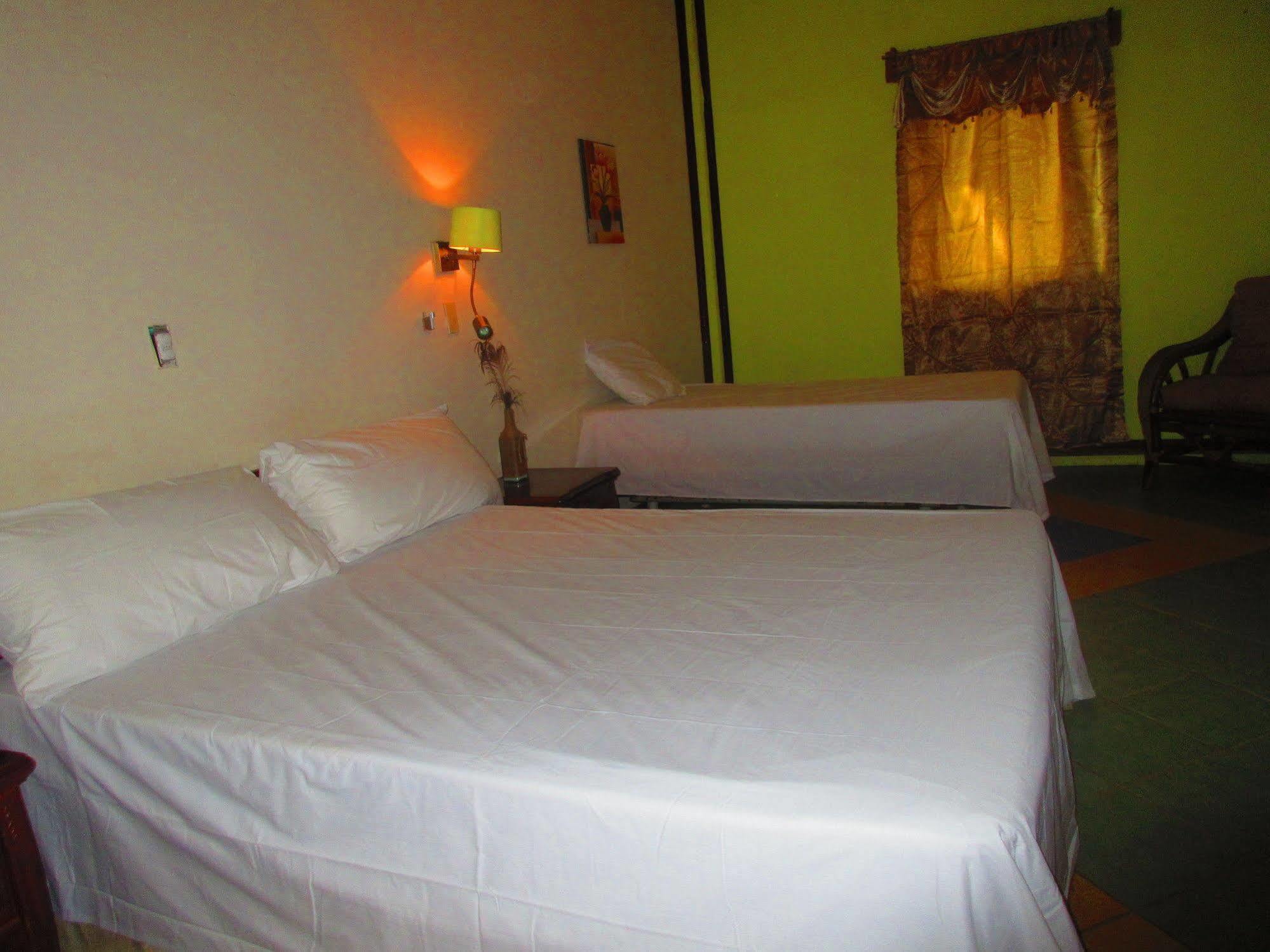 Los Balcones Over The Sea Hotel Bocas del Toro Exteriör bild