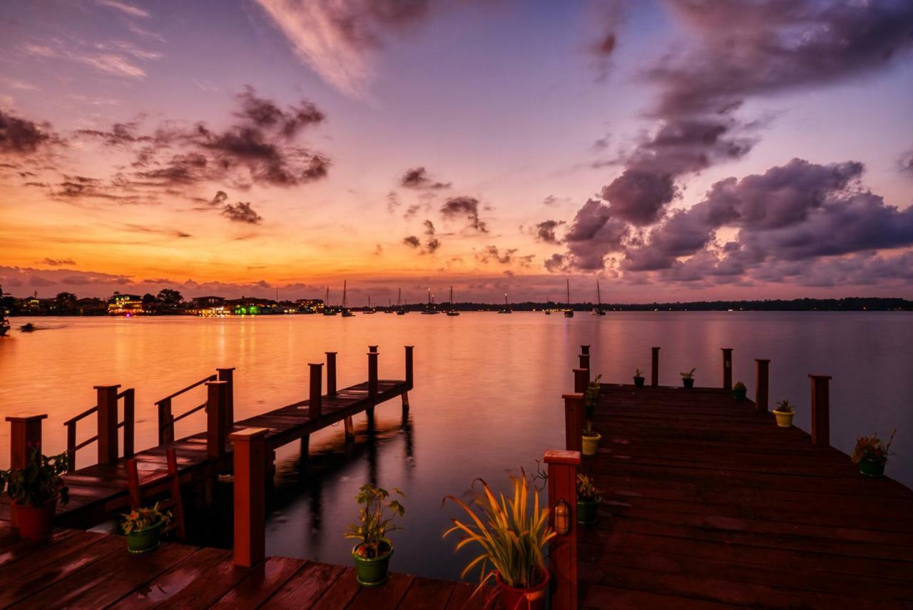 Los Balcones Over The Sea Hotel Bocas del Toro Exteriör bild